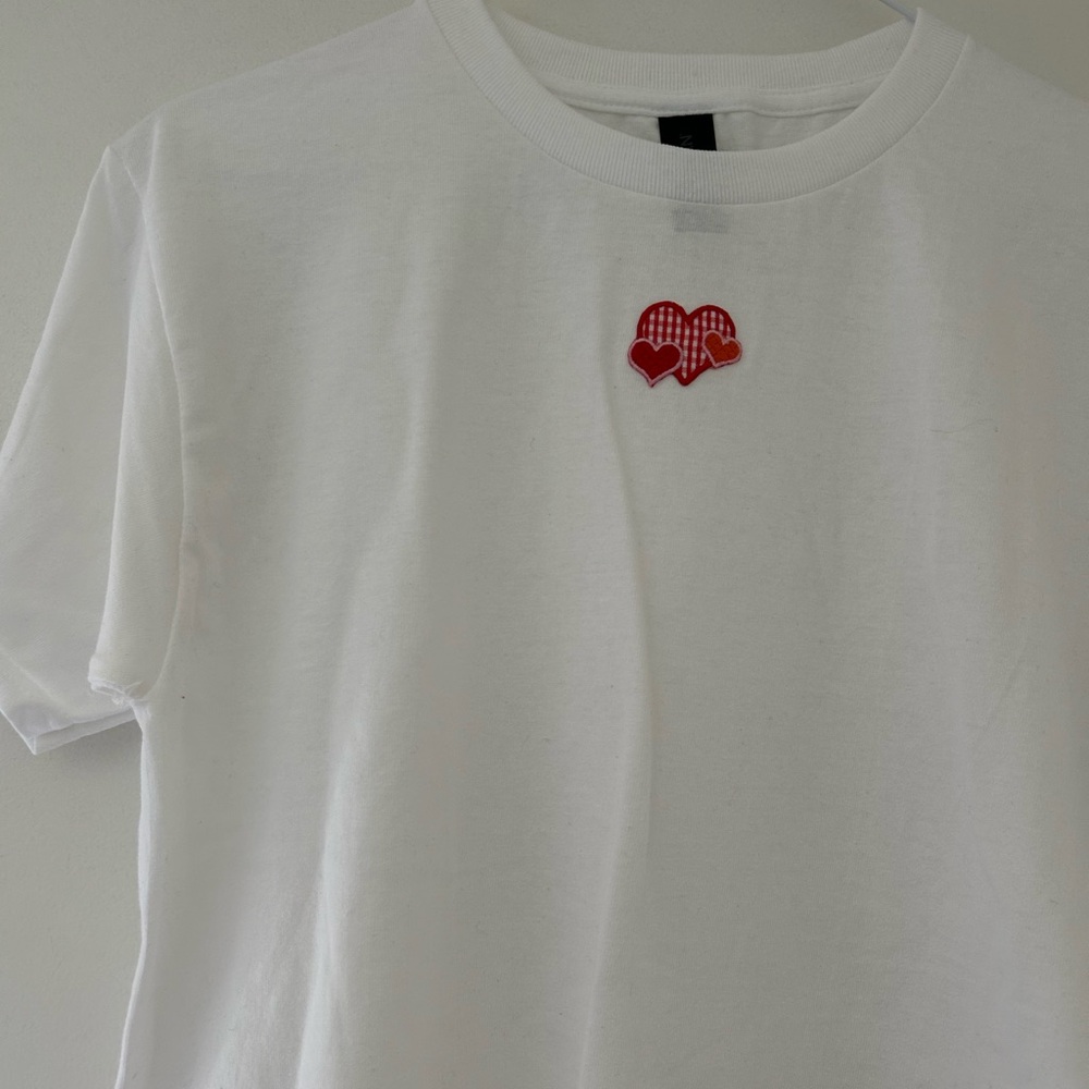 ♥️gingham hearts patch baby tee